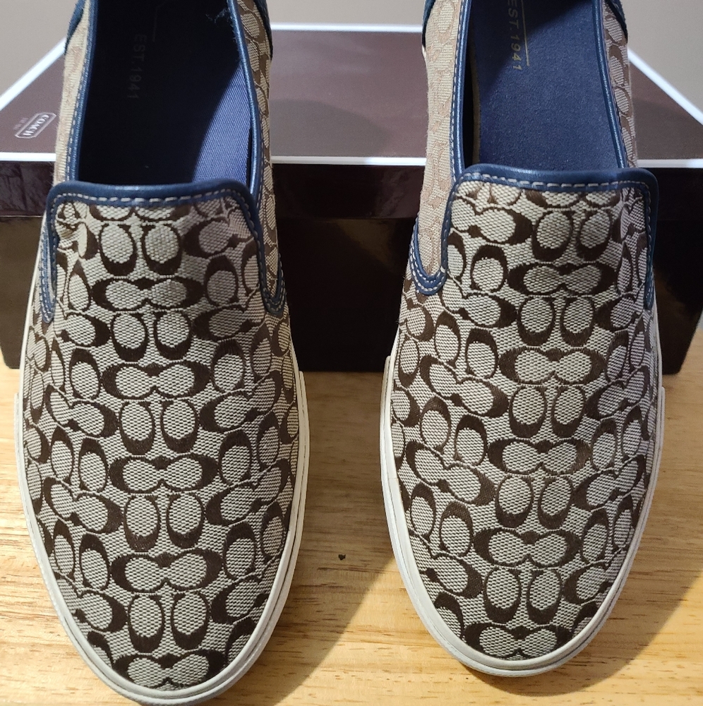 Men casual shoes and 36" Belt